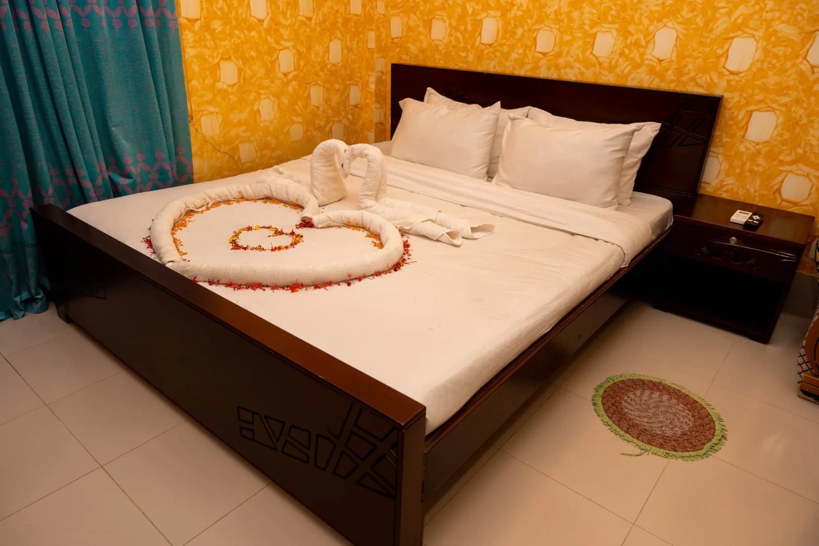 Executive Room — detail 1
