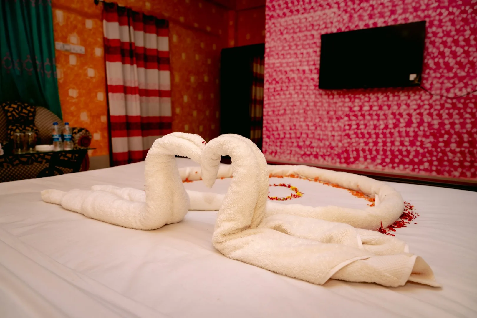 Honeymoon Suite — detail 1